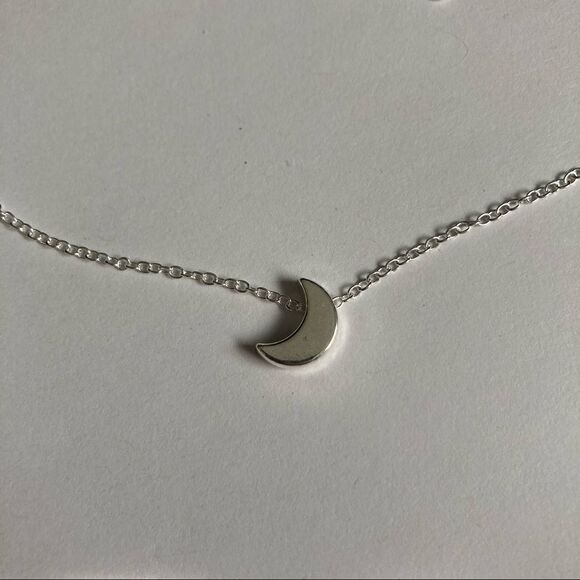 𝅺SILVER Tone Crescent Moon Chain Necklace - Picture 5 of 9